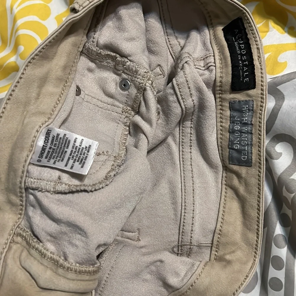 Aeropostale Khaki high rise pants. Size 0 short - Picture 4 of 4